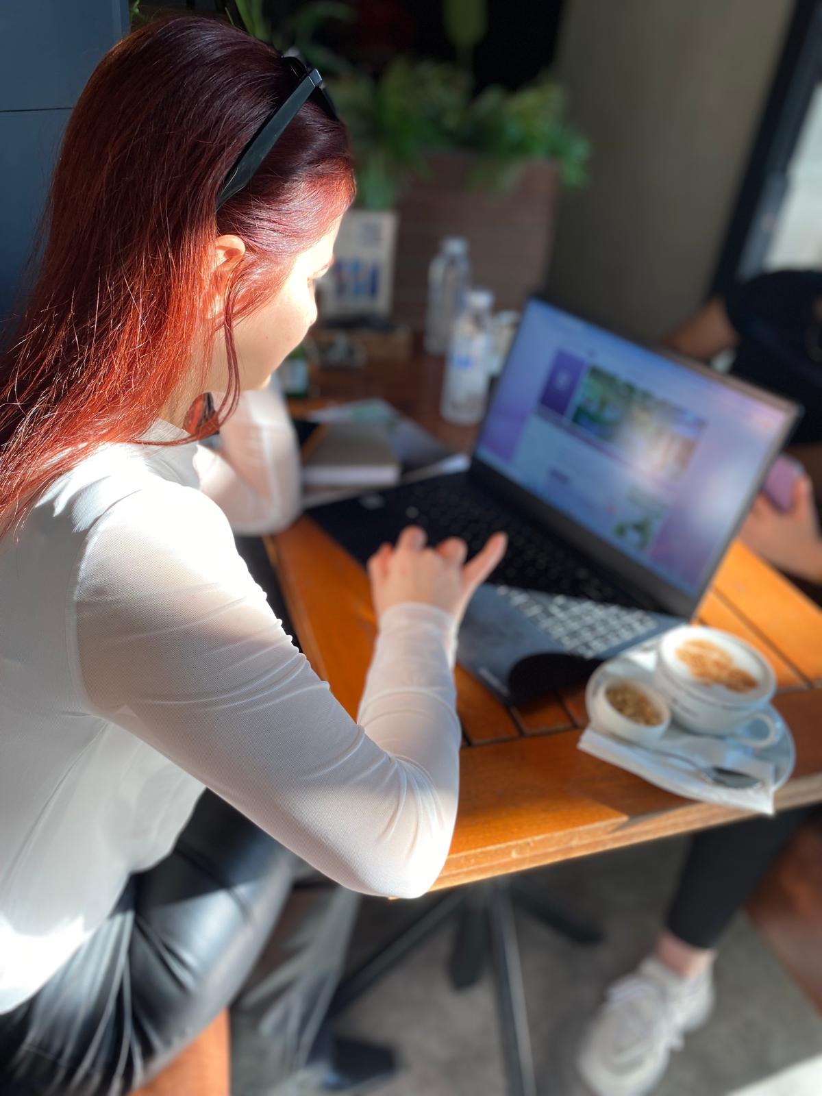 Hatice Akarca Hatice Akarca yazar fotoğrafı