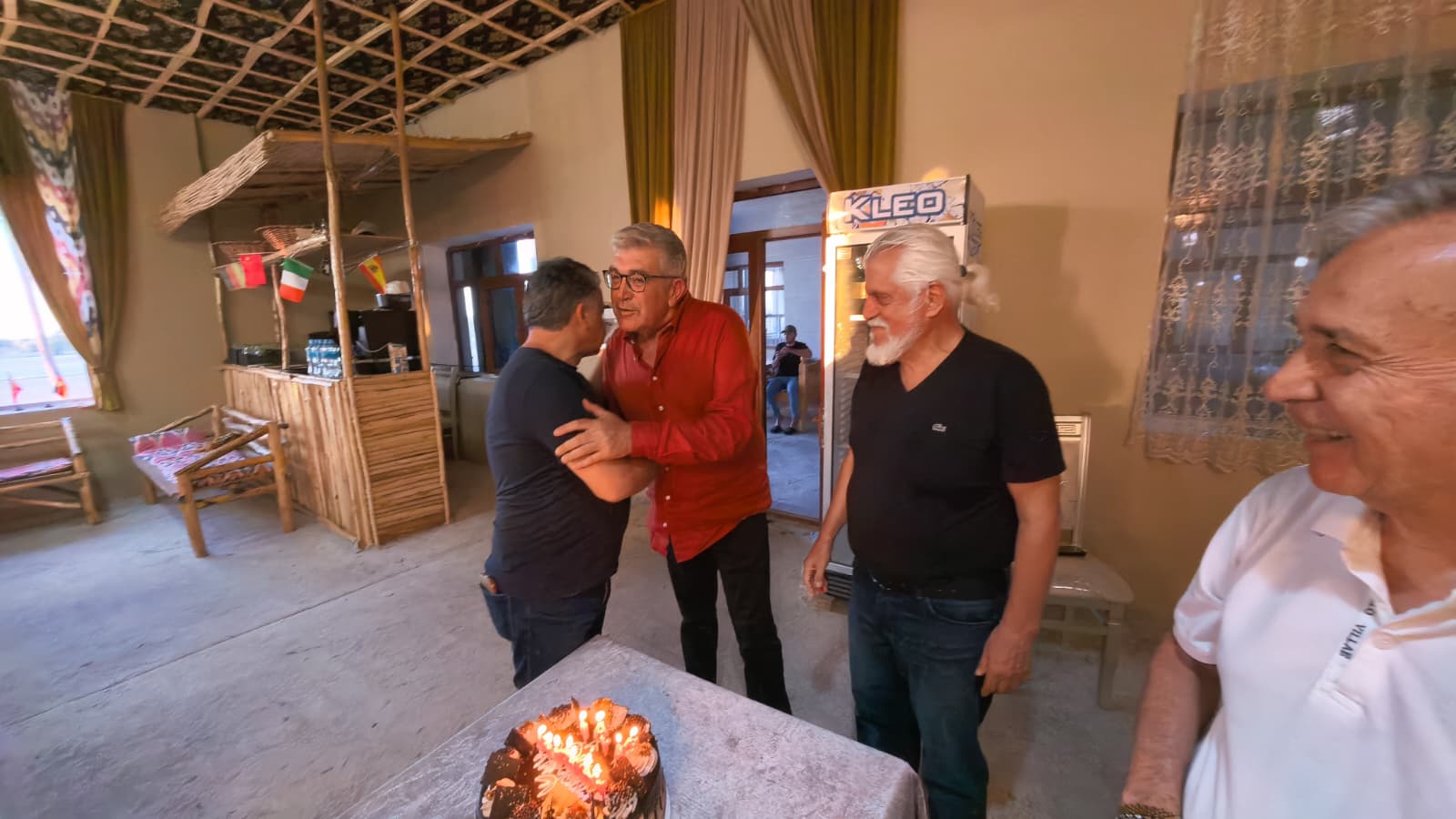 AKKUŞ VE AK’A KIZILKUM ÇÖLÜ’NDE EFSANE DOĞUM GÜNÜ