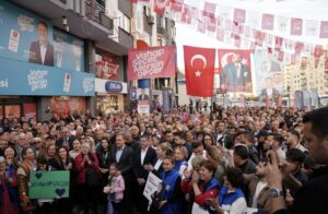 Ahmet Serkan Tuncer, Mezitli Seçim Koordinasyon Merkezi açılışını coşkulu bit kalabalık ile gerçekleştirdi