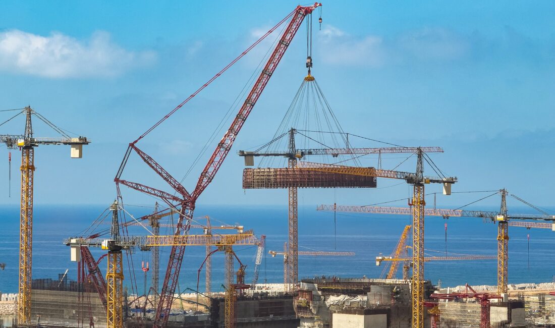 Kurulumun ardından ünitenin reaktör binasının yüksekliği 6,5 metre arttı 14