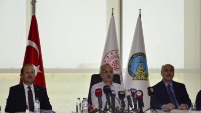 Mersin’de Instagram ve Roblox’un yasaklanmasıyla ilgili konuşan Ulaştırma ve Altyapı