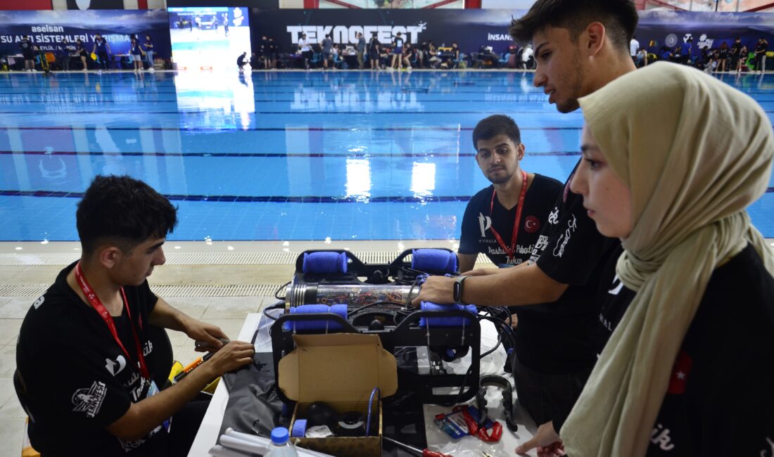 Mersin’de, TEKNOFEST kapsamında düzenlenen İnsansız Su Altı Sistemleri Yarışması başladı.