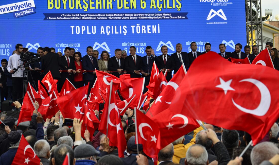 CHP Genel Başkanı Özgür Özel, Mersin‘de katıldığı toplu açılış töreninde elindeki