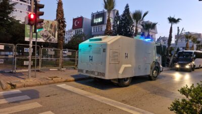 Mersin’de DEM Partili Akdeniz Belediye Başkanı Hoşyar Sarıyıldız ve Başkan