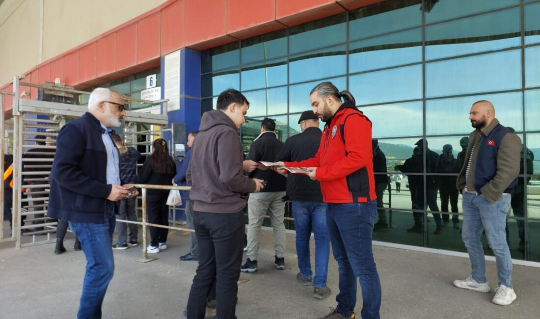 Mersin polisi, düzenlediği konferanslarla