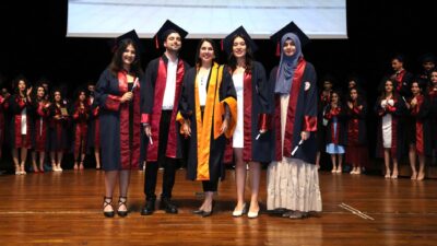 Mersin Üniversitesi Eczacılık Fakültesi 2024-2025 Eğitim Öğretim Yılı Mezuniyet ve Yemin