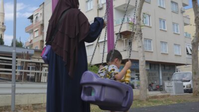 Mersin’de bir anne, 3 ve 4 yaşlarındaki çocuklarıyla birlikte gittiği