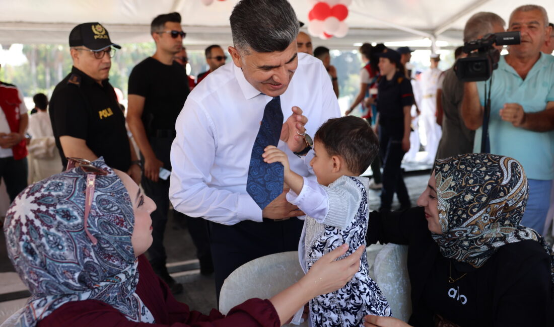 Akdeniz’de 33 Çocuk İçin Anlamlı Sünnet Şöleni Mersin’in Akdeniz ilçesinde, ihtiyaç sahibi ailelerin çocukları için anlamlı