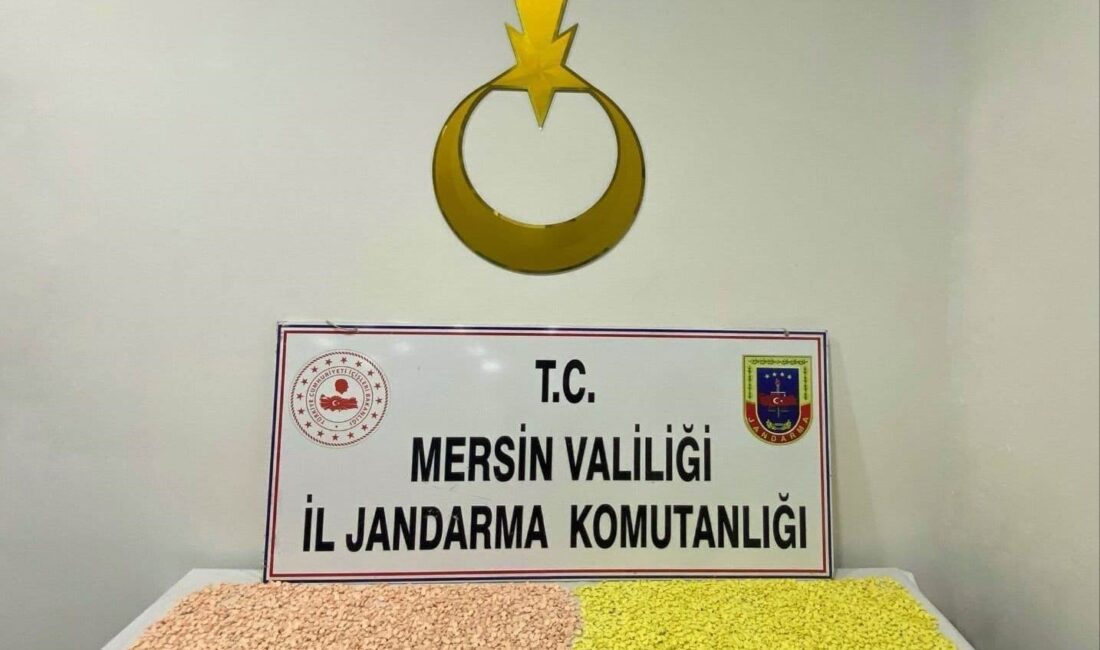 Mersin’de 18 bin 400 adet uyuşturucu hap ele geçirildi Mersin’de 18 bin 400 adet uyuşturucu hap ele geçirilirken, yakalanan