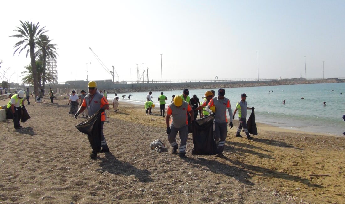 Mersin‘in Silifke ilçesinde plastik, cam ve çeşitli atıklar toplanarak sahil