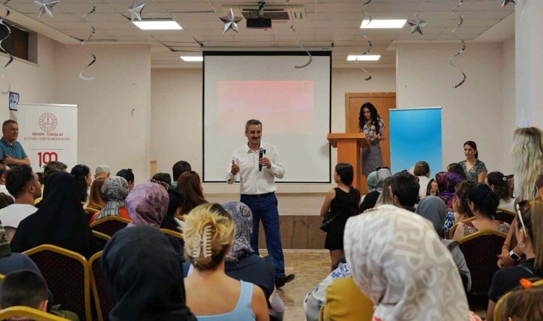 Toroslar Uluslararası Liman İlkokulu ve Akdeniz Cengiz Topel İlkokulunda düzenlenen