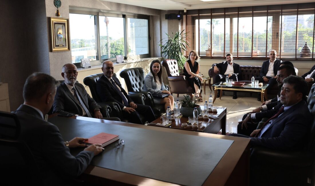 Halk Bankası’ndan tacir ve esnafa destek talebi Halk Bankası Yönetim Kurulu Başkanı Recep Süleyman Özdil, ekibiyle birlikte