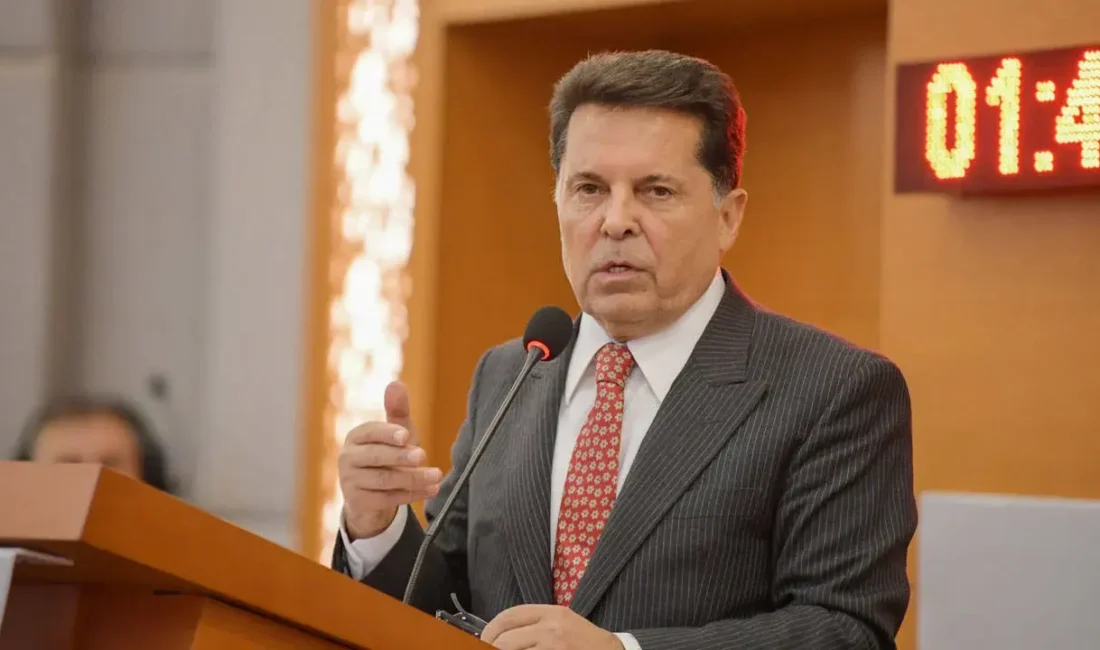 Görevinden uzaklaştırılan Esenyurt Belediye Başkanı Ahmet Özer’in PKK silahlı terör