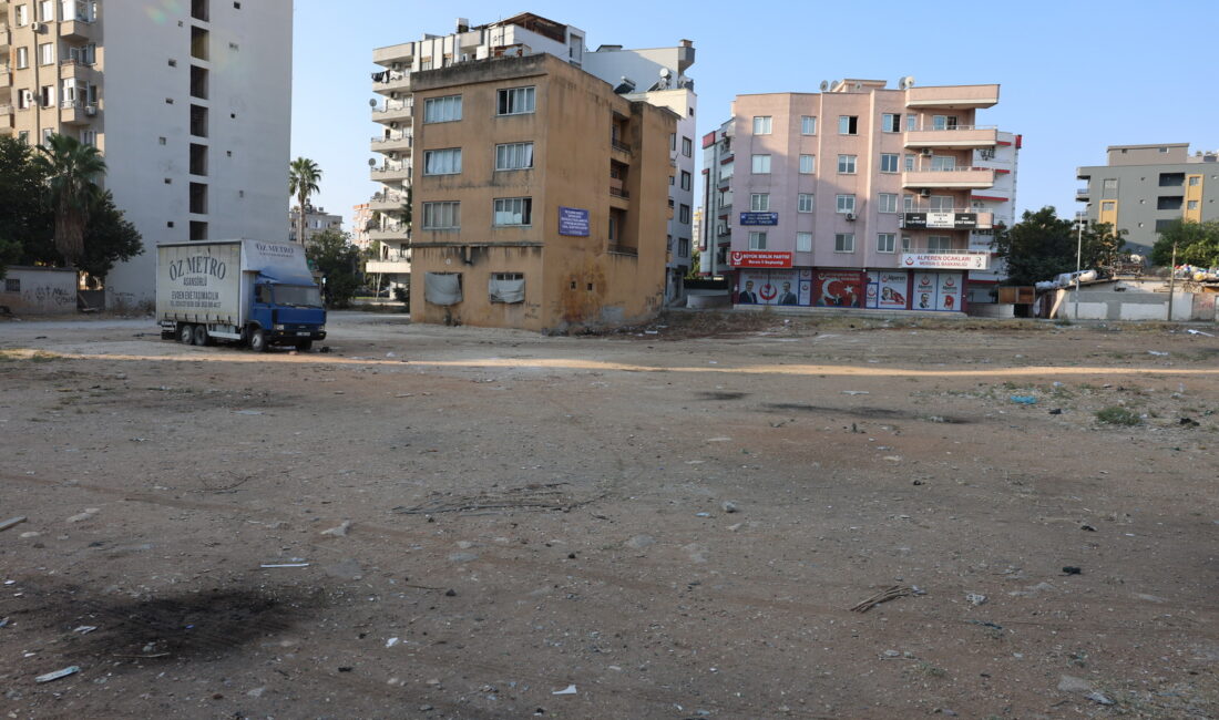 Mersin’in Akdeniz ilçesinde Pazar günleri kurulan ve halk arasında “Kuş
