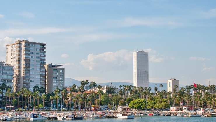 Mersin Üniversitesi Öğretim Üyesi Prof. Dr. Erkan Aktaş, kentin ekonomik