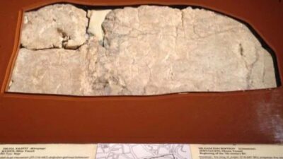 İstanbul Arkeoloji Müzeleri’nde sergilenen 2.700 yıllık Siloa Yazıtı, Kudüs’te Kral