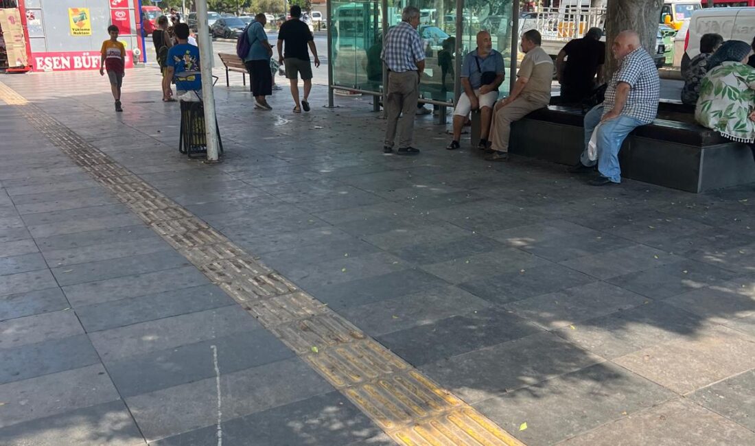 Mersin’in işlek noktalarından birinde mikrofonumuzu vatandaşlara uzattık ve toplu taşıma