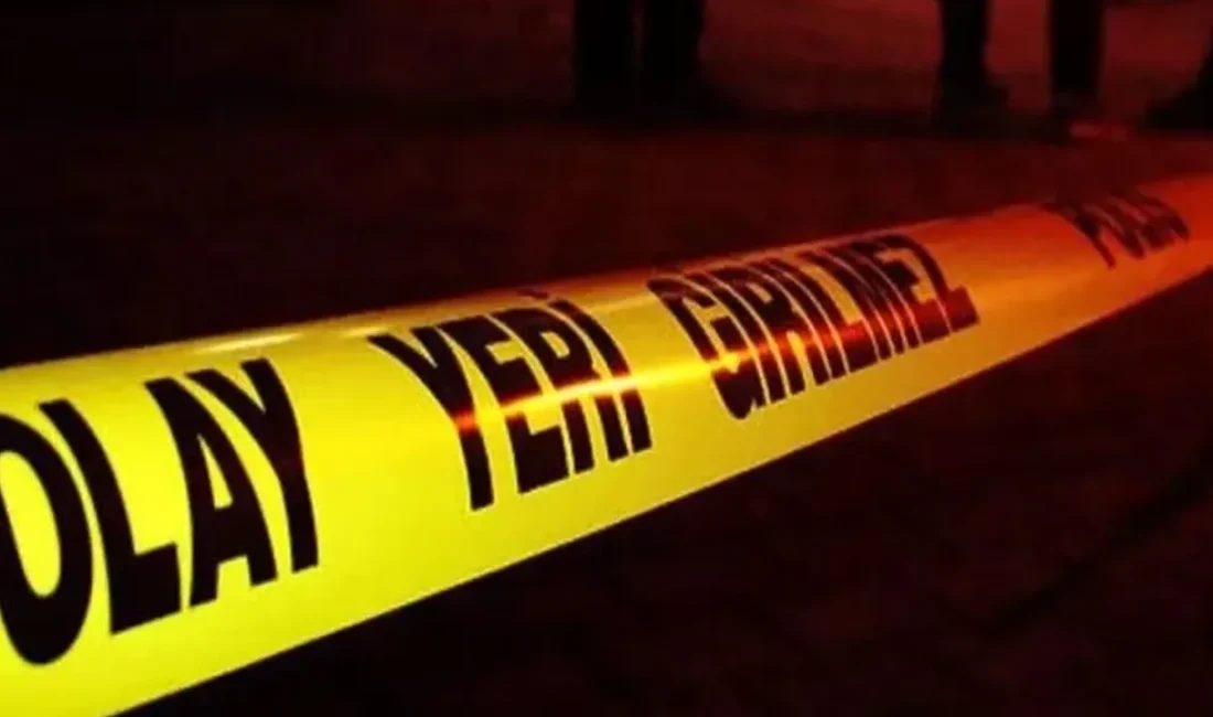 Tarsus’ta silahlı kavga: Kuzenlerden biri öldü, diğeri ağır yaralandı Mersin’in Tarsus ilçesinde yolda karşılaşan taraflar arasında çıkan silahlı kavgada