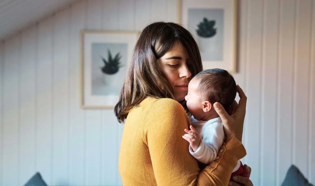 BEBEKLERİ ÖPMEDEN ÖNCE İYİ DÜŞÜNÜN! Bebekleri ve çocukları öpmek toplumda genellikle sevgi göstergesi olarak algılansa