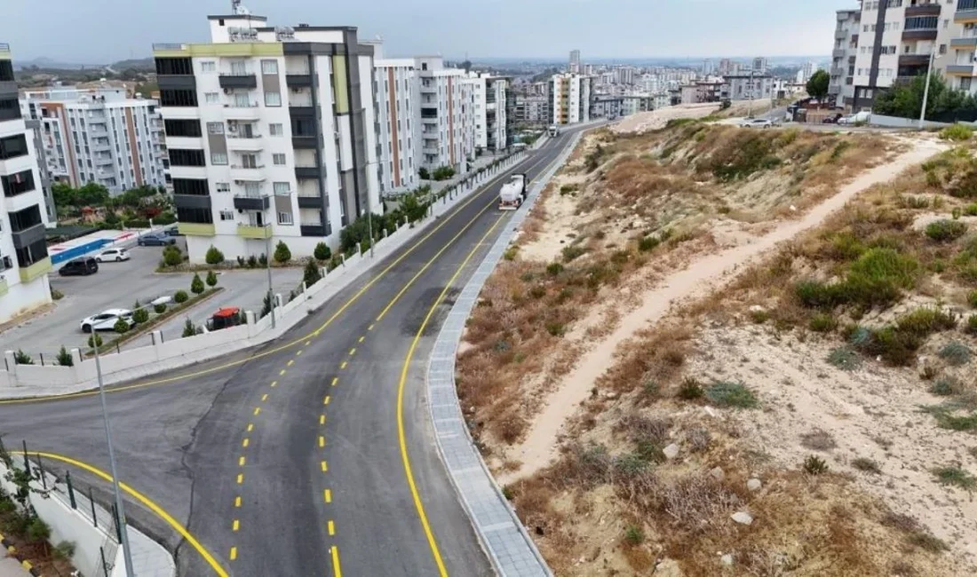 Tarsus ilçesi Fatih Sultan Mehmet Bulvarı ile Atatürk Caddesi’nin kesişiminde