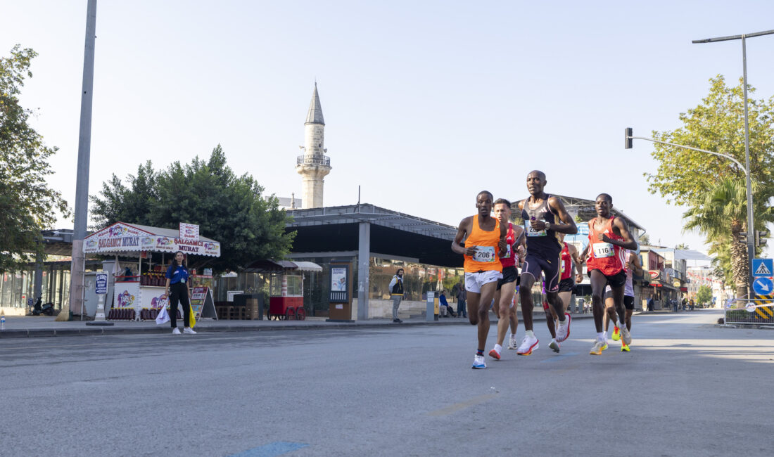 17. ULUSLARARASI TARSUS YARI MARATONU KOŞULDU Mersin Büyükşehir Belediyesi tarafından bu yıl 17.’si gerçekleştirilen ‘Uluslararası Tarsus Yarı