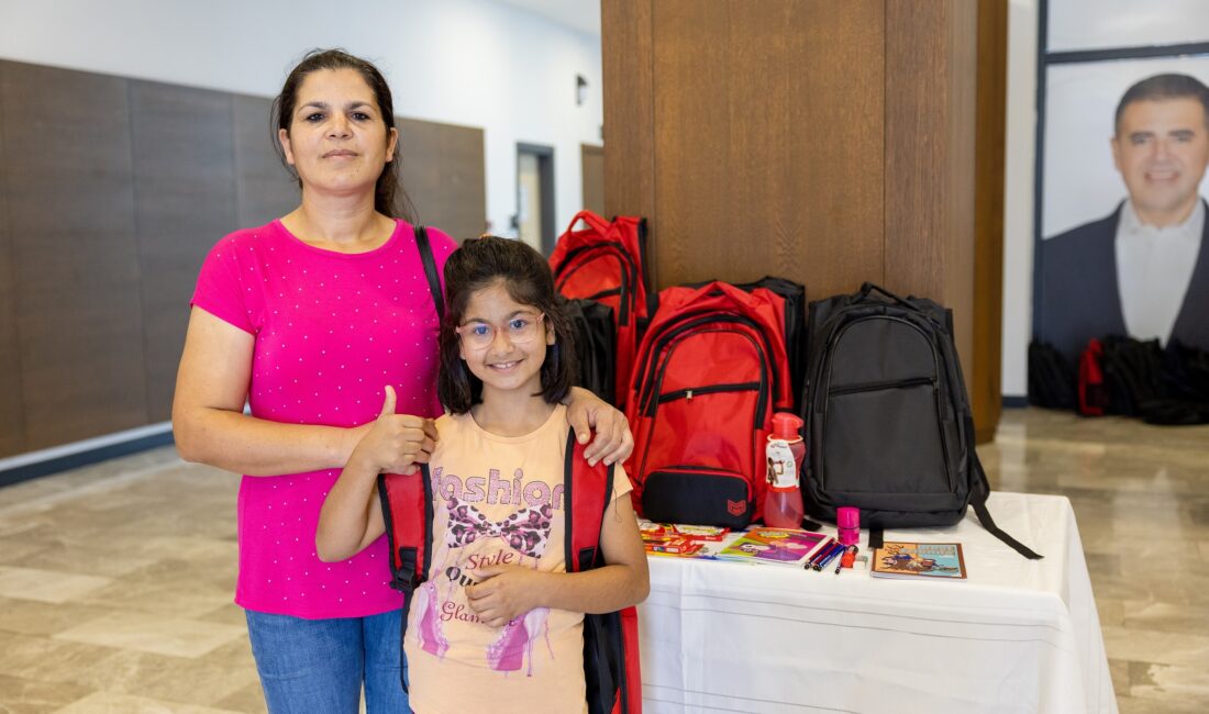 Mezitli Belediyesi, yeni eğitim-öğretim yılı için ilkokul öğrencilerine kırtasiye seti