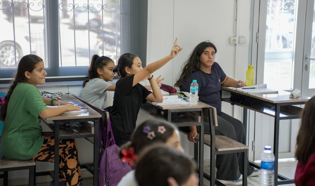 Mezitli Belediyesi, gençlerin geleceğe güvenle hazırlanabilmesi amacıyla Çamlıca Mahallesi’nde bulunan