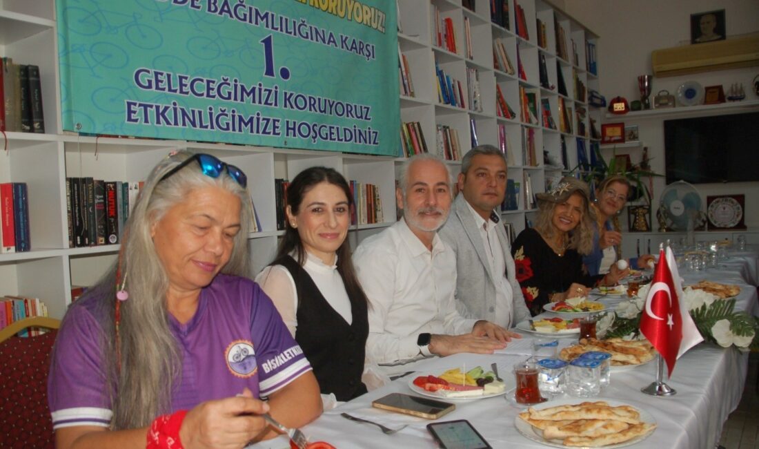 Mersin’de bağımlılığa karşı pedallar gelecek için dönecek Mersin Muhtarları Yerel Yönetimlerle Dayanışma Derneği (MUYED) Başkanı ve Nusratiye Mahalle