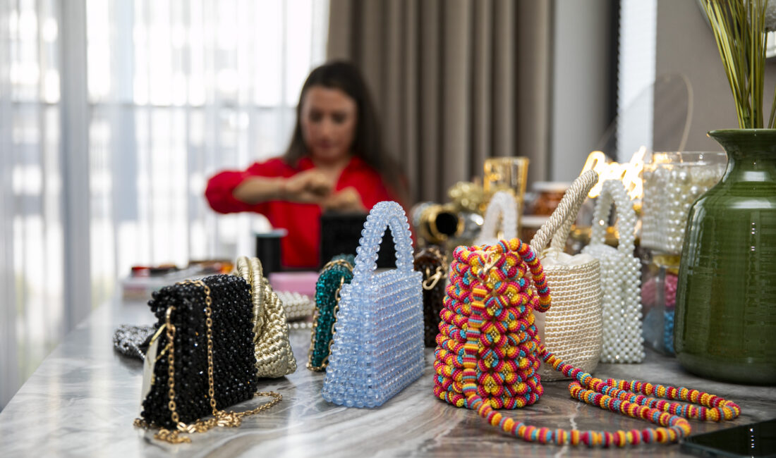 GİRİŞİMCİ KADINLARA YENİ KAPILAR ARALANIYOR Mersin Büyükşehir Belediyesi’nin üretici kadınlara sağladığı destekler, birçok girişimci kadının