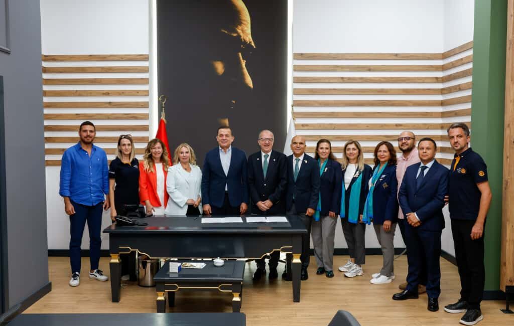 Mersin Yenişehir Belediye Başkanı Abdullah Özyiğit ve Rotary 2430. Bölge