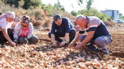 Toroslar Belediye Başkanı Abdurrahman Yıldız, mahalle ziyaretleri kapsamında gittiği Buluklu’da