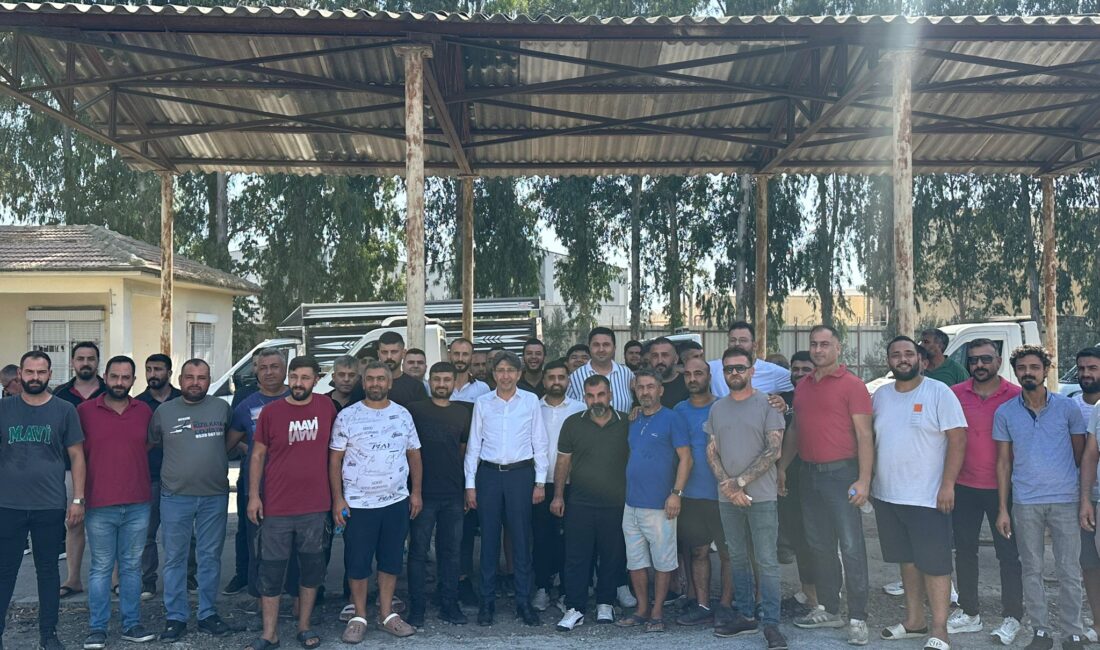 Oto kurtarıcı esnafının Mersin’de gerçekleştirdiği eyleme destek veren DEM Parti