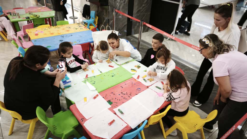 Dünya Kız Çocukları Günü Yenişehir’de renkli etkinliklerle kutlandı Mersin Yenişehir Belediyesi, İyilik Çemberi Derneği ve SayaPark ve iş