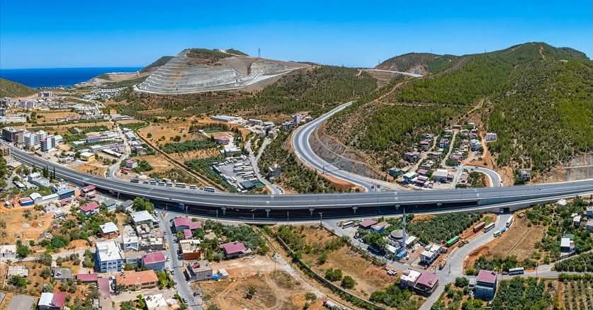 Ülkemizin doğu-batı yönündeki ana ulaşım arterlerinin en güneyinde yer alan