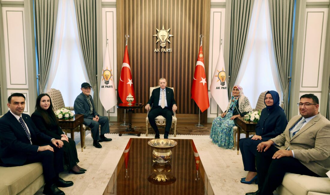 Cumhurbaşkanı Erdoğan, Şehit Ailesini Kabul Etti AK Parti Genel Başkanı ve Cumhurbaşkanı Recep Tayyip Erdoğan, Silifke’de