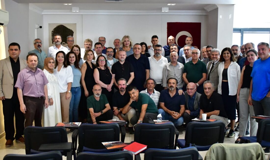 Yüksek tazminat baskısı hekimlerin hasta ile doğrudan temasın yoğun olduğu branşlardan uzaklaştırıyor 1 Ekim’de Osmaniye’de bir araya gelen Güney İlleri Tabip Odaları