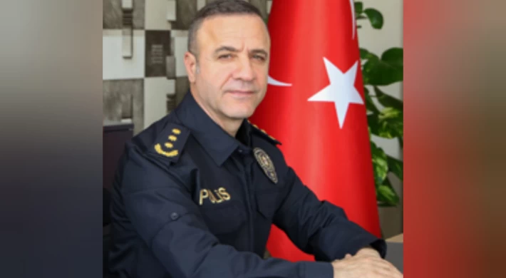 ANAMUR EMNİYET MÜDÜRÜ ÖZER TAKDİR KAZANMAYA DEVAM EDİYOR Mersin’in Anamur ilçesinde kısa süre önce göreve başlayan İlçe Emniyet