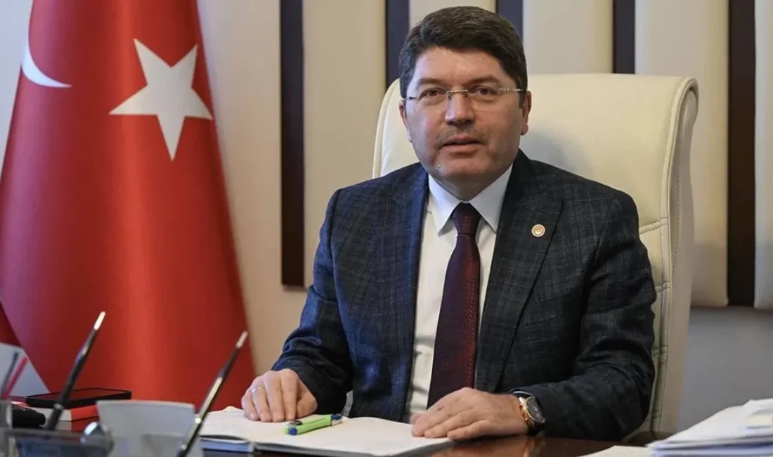 Bin hakim ve savcı yardımcısı alınacak Bin hakim ve savcı yardımcısı alımıyla ilgili sınav ilanı yayımladıklarını duyuran Adalet Bakanı Yılmaz