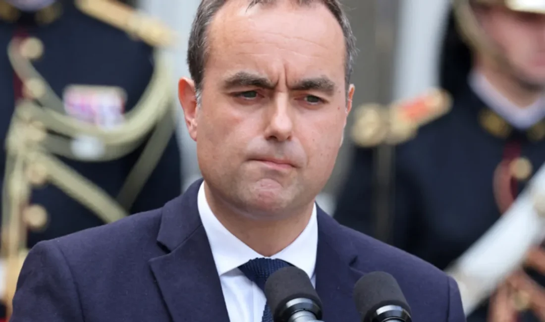 Fransız Başbakanı istifa etti, Euro çakıldı Fransa Başbakanı Sébastian Lecornu Pazar günü ülkenin yeni kabinesinin kurduktan