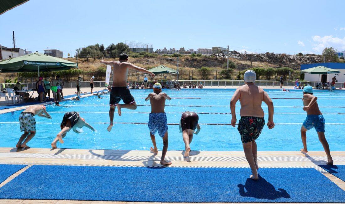 TOROSLAR’DA 2 BİN 500 ÇOCUK YÜZME ÖĞRENDİ Toroslar Belediyesi, çocukların güvenli, sağlıklı ve verimli bir yaz geçirmesi