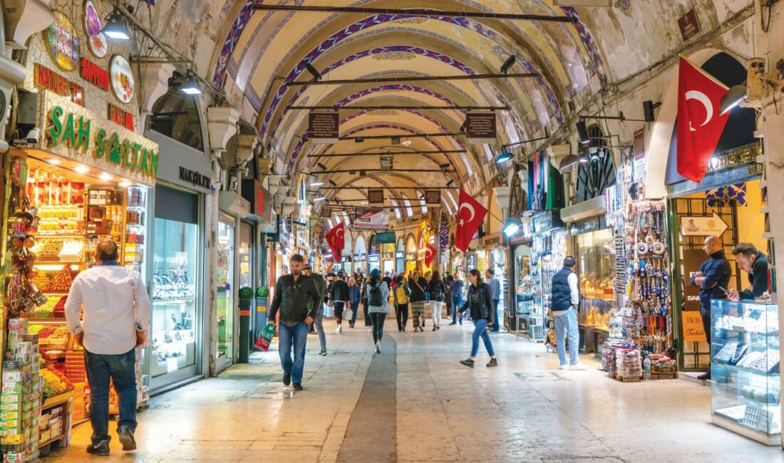 Kapalıçarşı’da döviz istasyonlarında para aklandığı iddiasına ilişkin operasyon yapıldı. 335.000.000