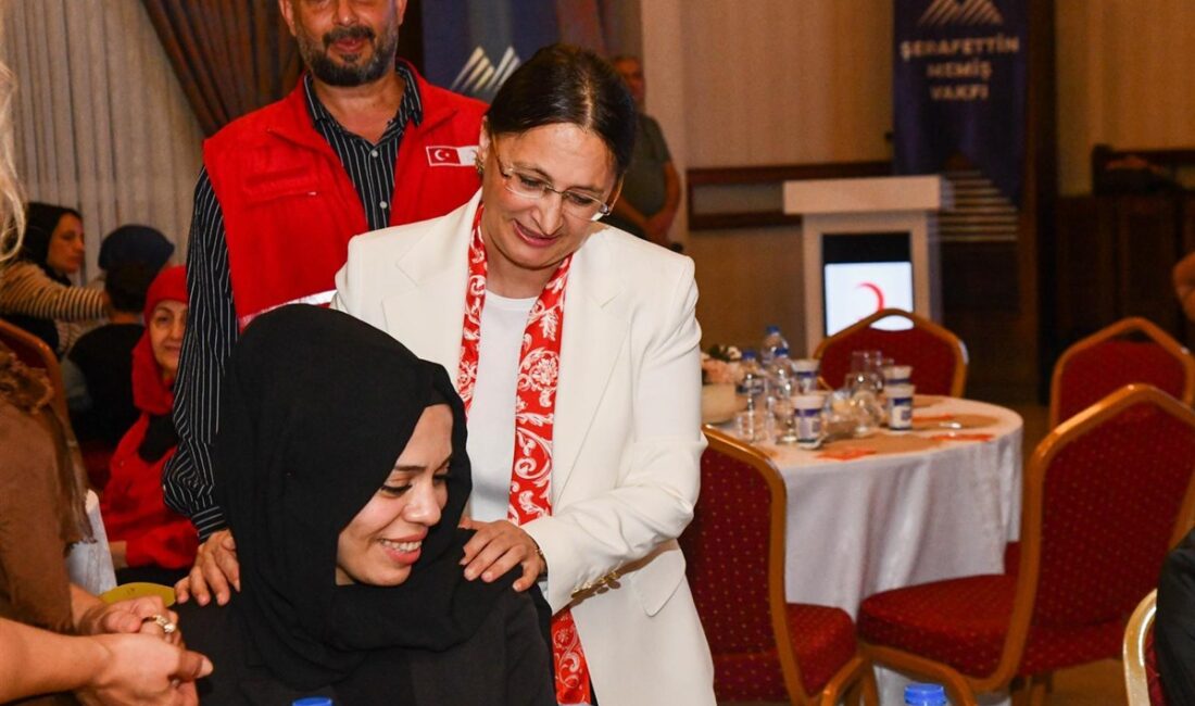  Mersin Valisi Atilla Toros’un eşi Dudu İrem Toros, ebeveyn kaybı