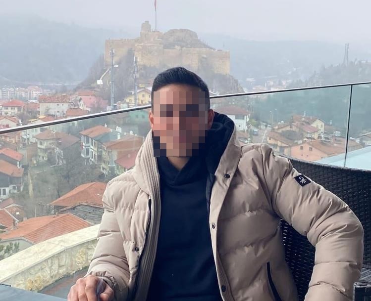Mersinli uzman çavuş evinde silahla vurulmuş halde bulundu Giresun’un Görele ilçesinde bir uzman çavuş, evinde silahla vurulmuş halde