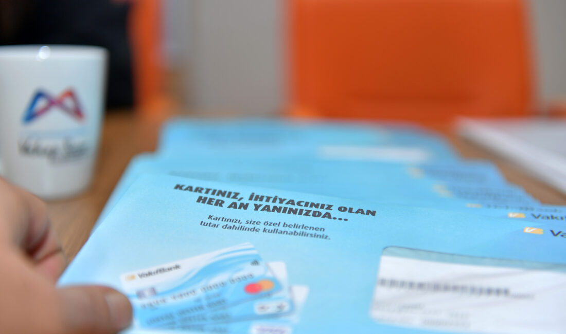 BÜYÜKŞEHİR ÖĞRENİM YARDIMININ İLK TAKSİTİNİ HESAPLARA YATIRDI Mersin Büyükşehir Belediyesi, üniversite öğrencilerinin yüzünü güldüren 2025-2026 öğrenim yardımının