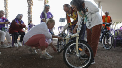 Mersin Büyükşehir Belediyesi, ‘Bisiklet Atölyesi’ ile kadınların sosyal yaşamda ve ulaşımda daha