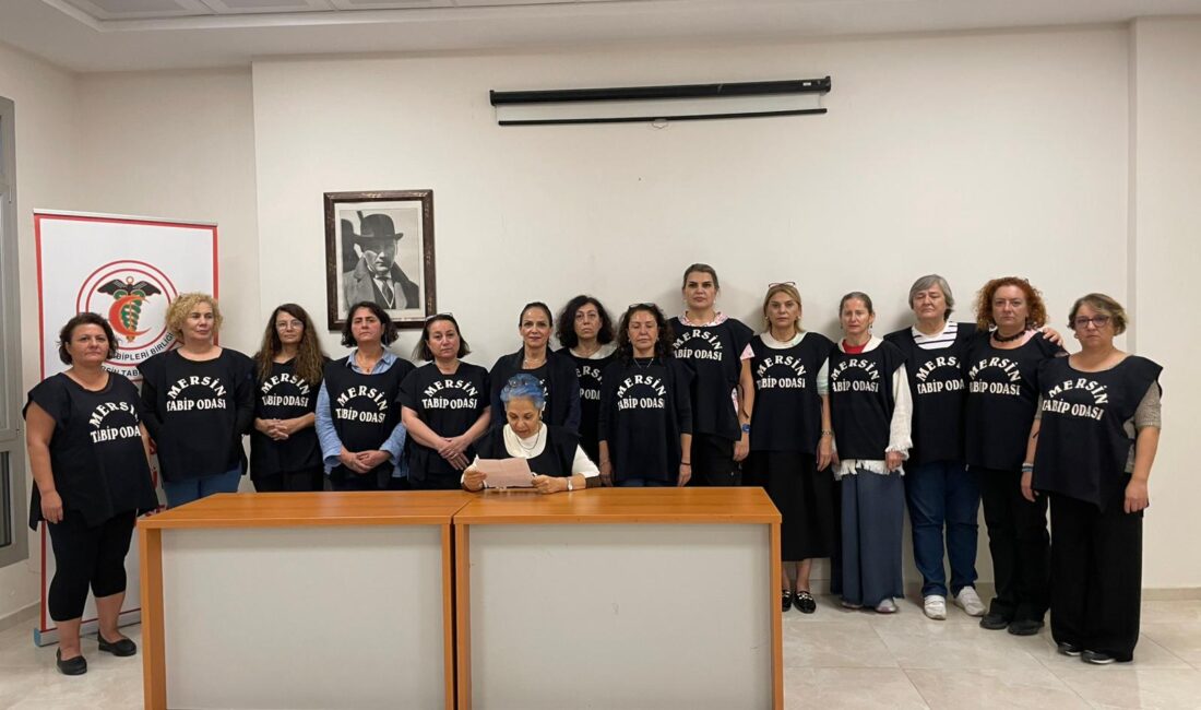 Dr. Aynur Dağdemir Anıldı ‘Şiddetin Her Türüne Karşı Dayanışmayı Büyütmeye Çağırıyoruz’ Samsun’da sekreterini eski eşinin şiddetinden korumaya çalışırken katledilen Dr. Aynur