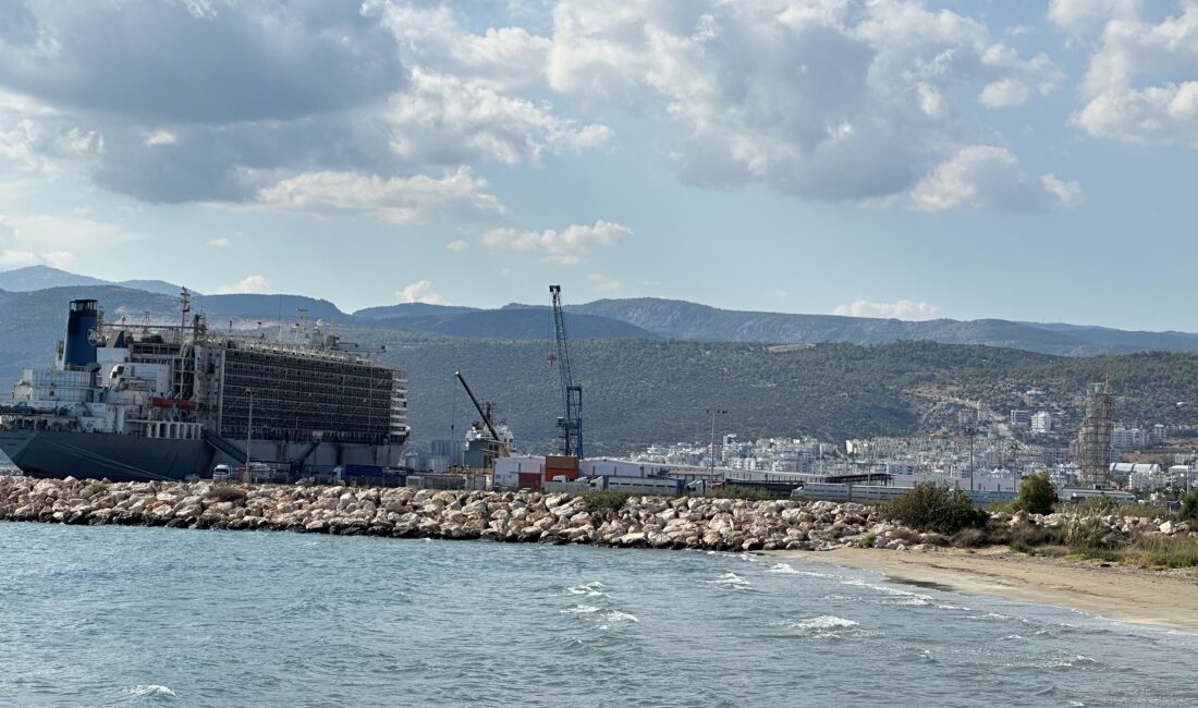 Mersin’in Silifke ilçesine bağlı Taşucu Mahallesi’nde limanda yürütülen beton sağlamlaştırma