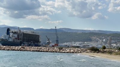 Mersin’in Silifke ilçesine bağlı Taşucu Mahallesi’nde limanda yürütülen beton sağlamlaştırma