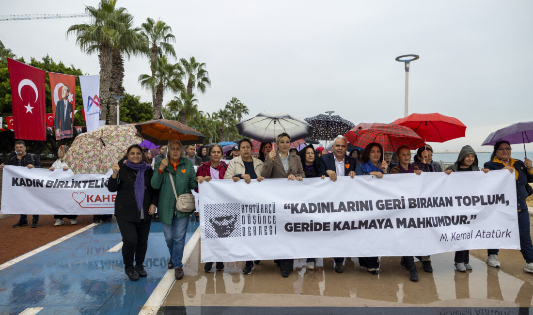 MERSİN BÜYÜKŞEHİR, ŞİDDETE KARŞI KADINLARIN SESİNİ YÜKSELTİYOR Mersin Büyükşehir Belediyesi, Kadın ve Aile Hizmetleri Dairesi Başkanlığı koordinesinde ’25 Kasım