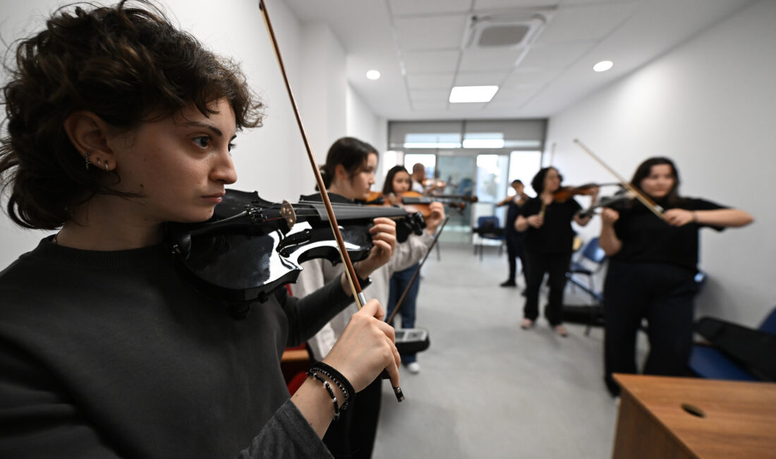 MERSİN BÜYÜKŞEHİR’İN ÜCRETSİZ ENSTRÜMAN KURSLARINA YOĞUN İLGİ Mersin Büyükşehir Belediyesi Kültür ve Sosyal İşler Dairesi Başkanlığı tarafından